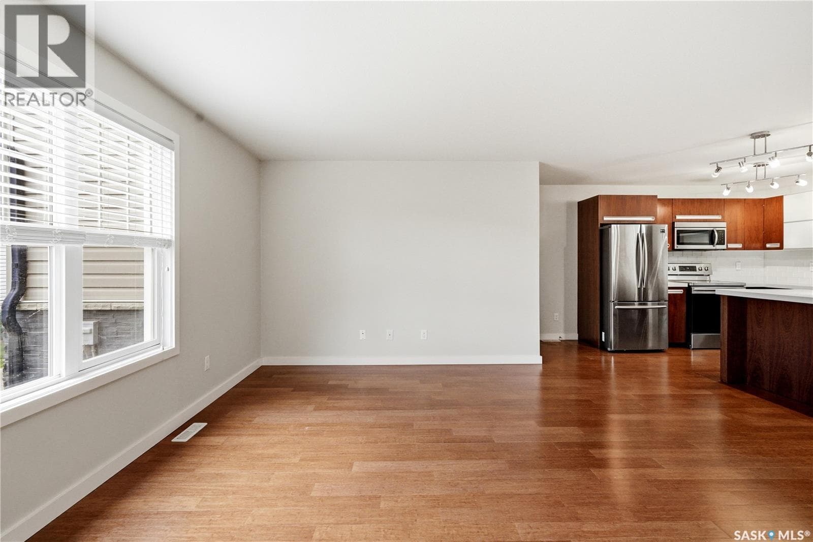 801 1015 Patrick CRESCENT — photo 5