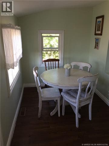 132 3 Avenue E — photo 2