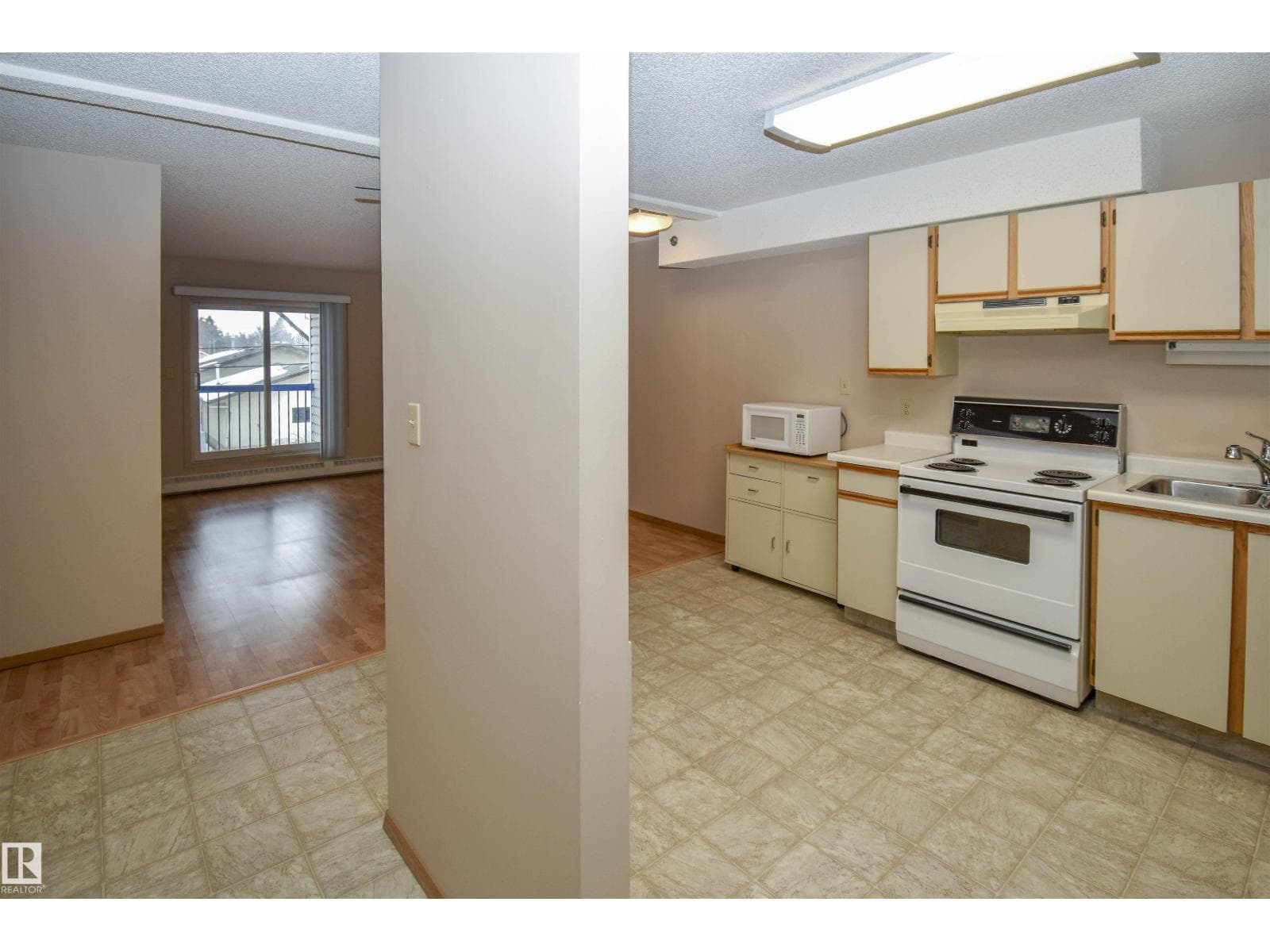 #102 4812 51 AV — photo 5