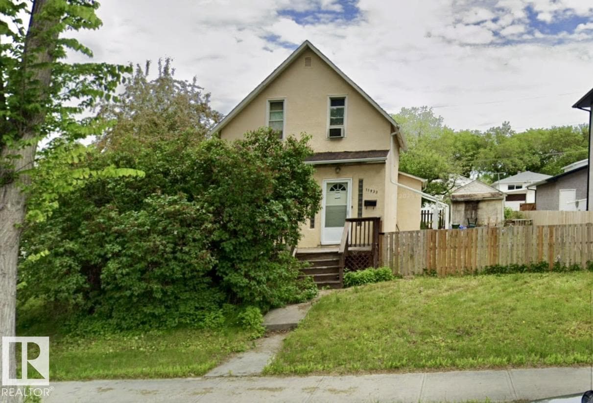 11933 70 ST NW