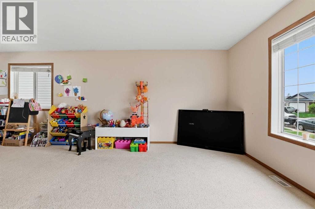 5812 70 Avenue Close — photo 4