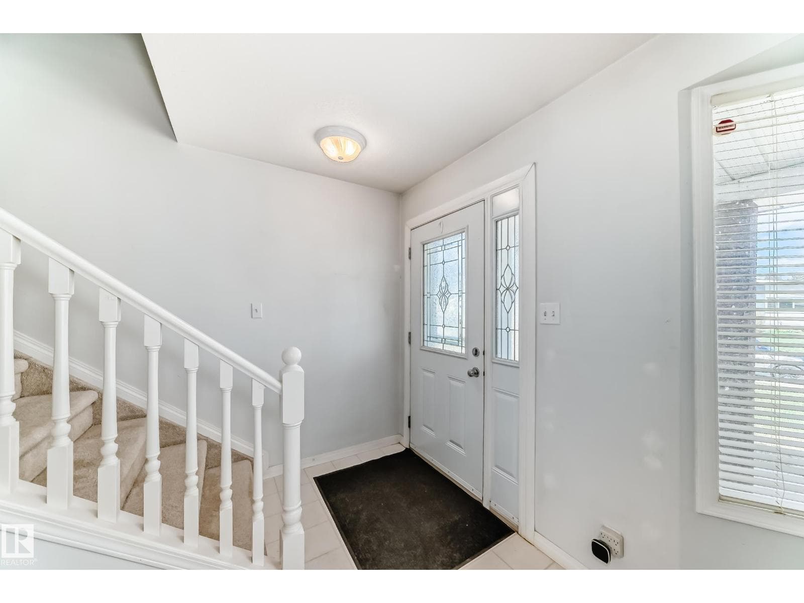 7317 83 AV NW — photo 3