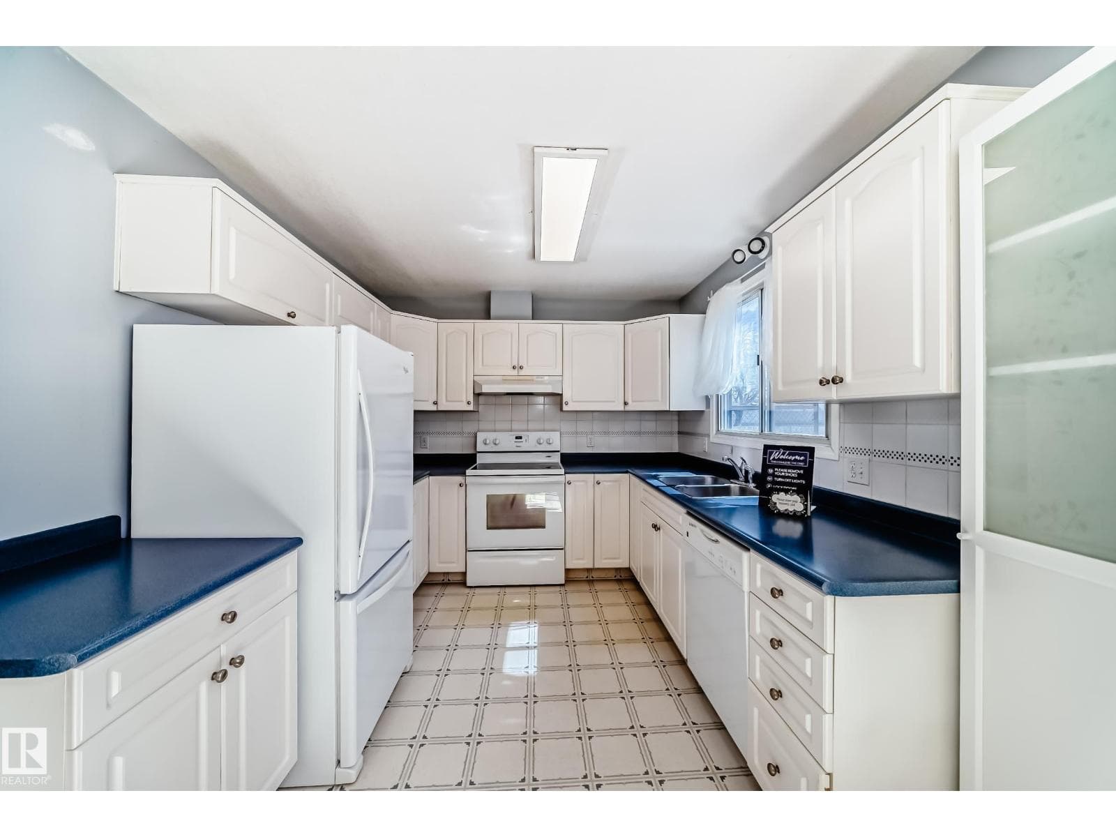 7317 83 AV NW — photo 4