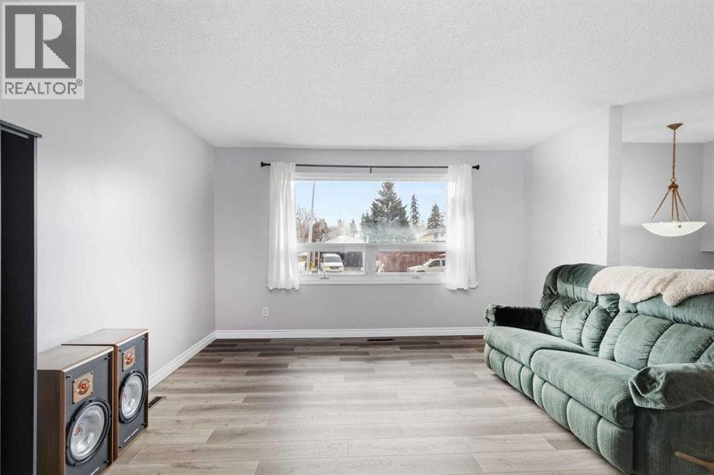 23 Clark Crescent — photo 3