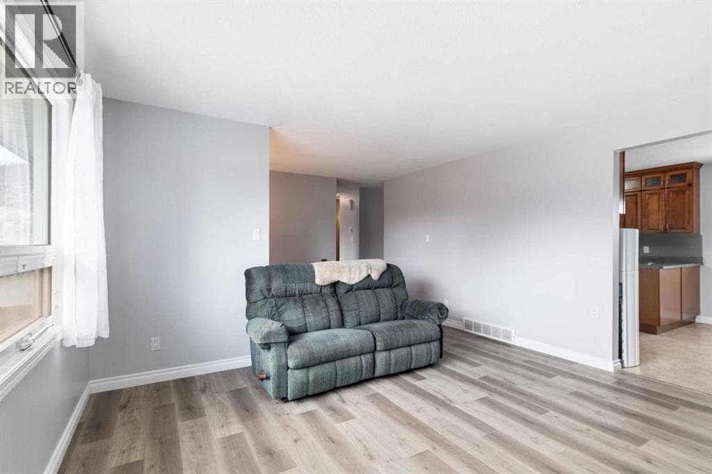 23 Clark Crescent — photo 5