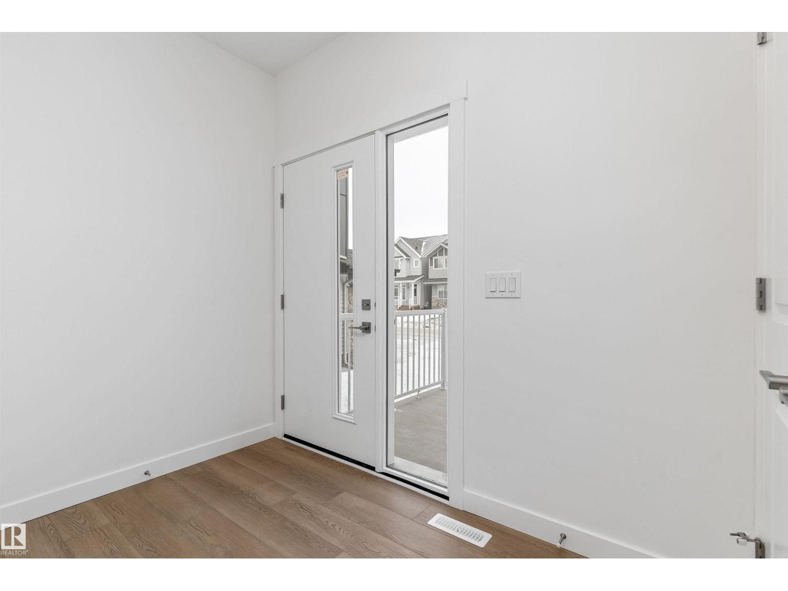 2728 194 ST NW — photo 2