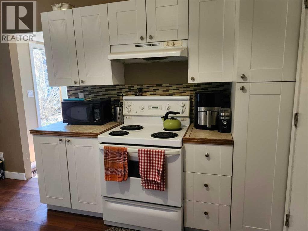 355 4 Street W — photo 5