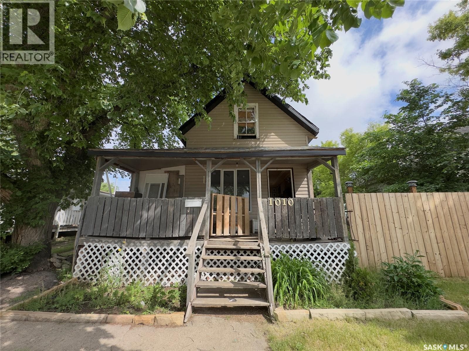 1010 Athabasca STREET E — photo 2