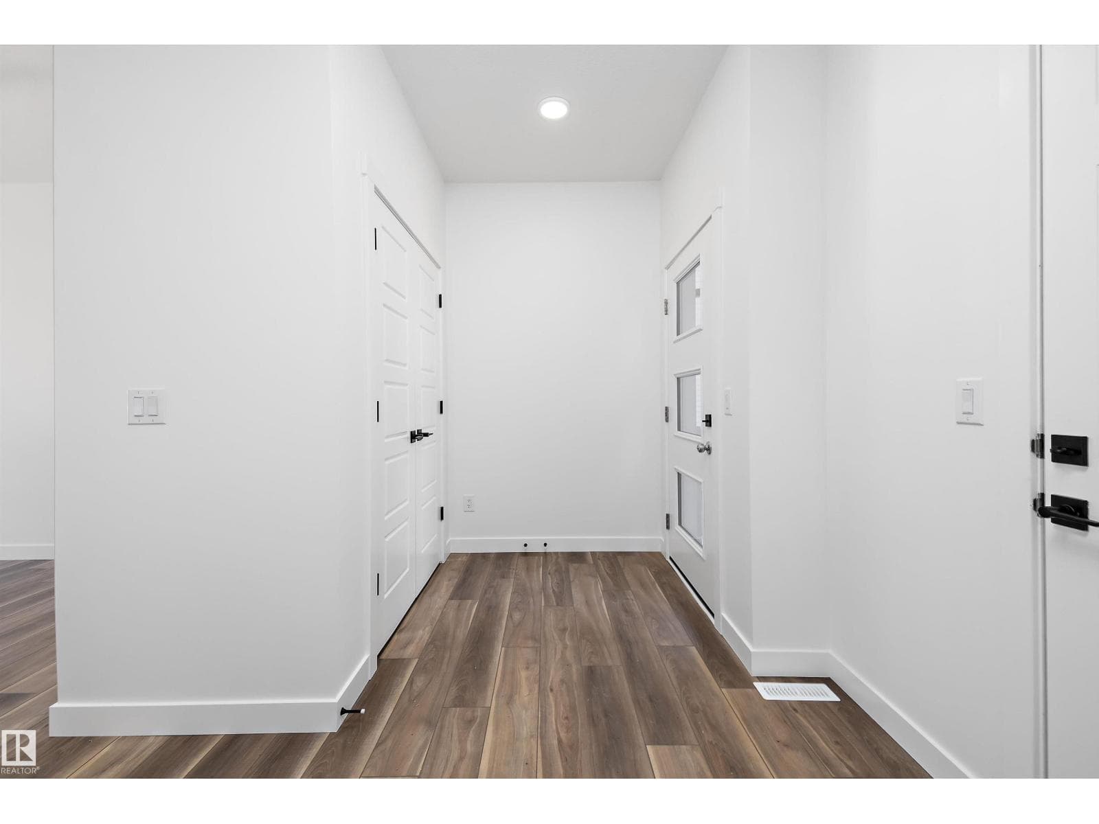 19304 29 AV NW — photo 2