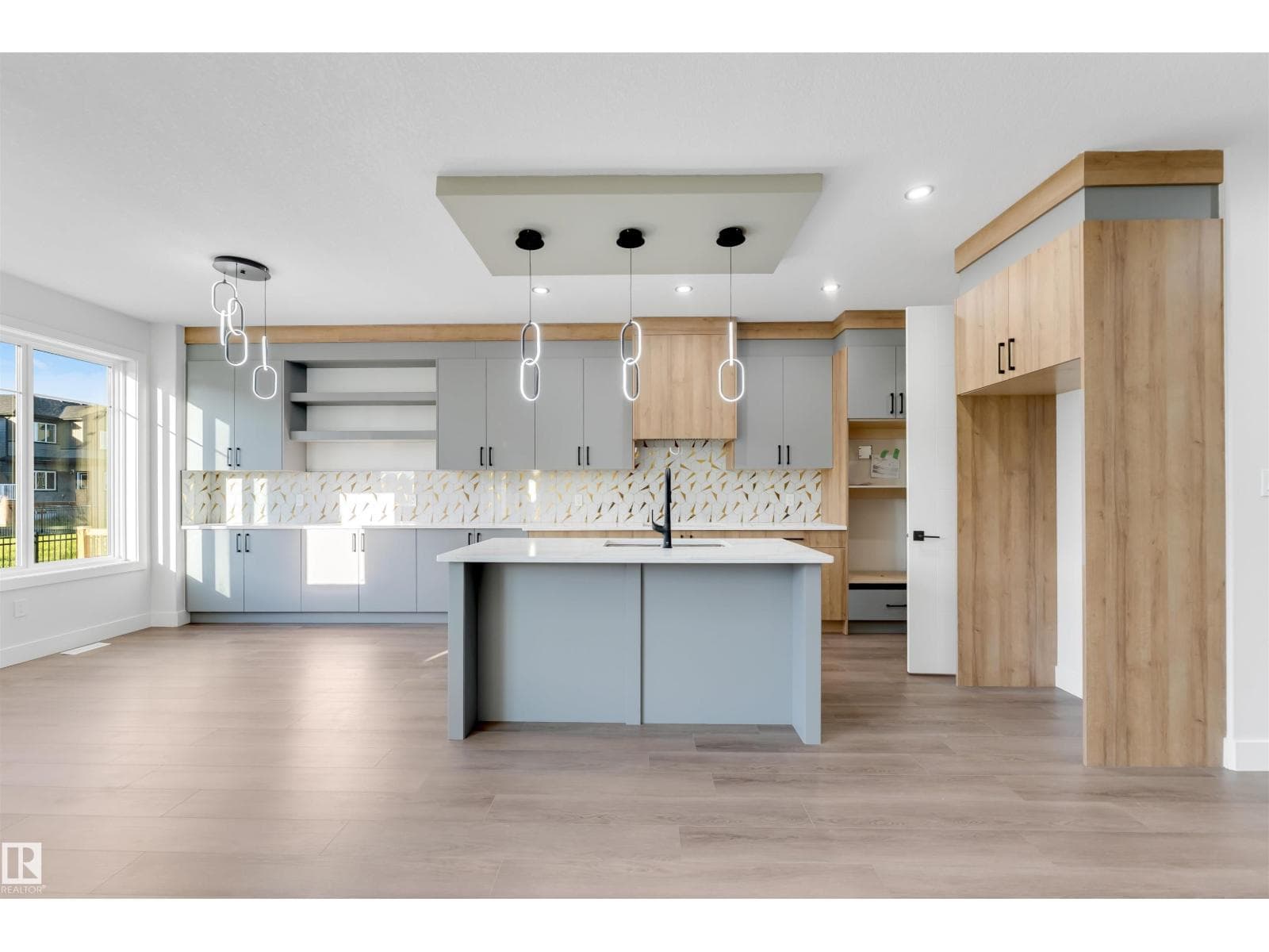 7023 177 AV NW — photo 2