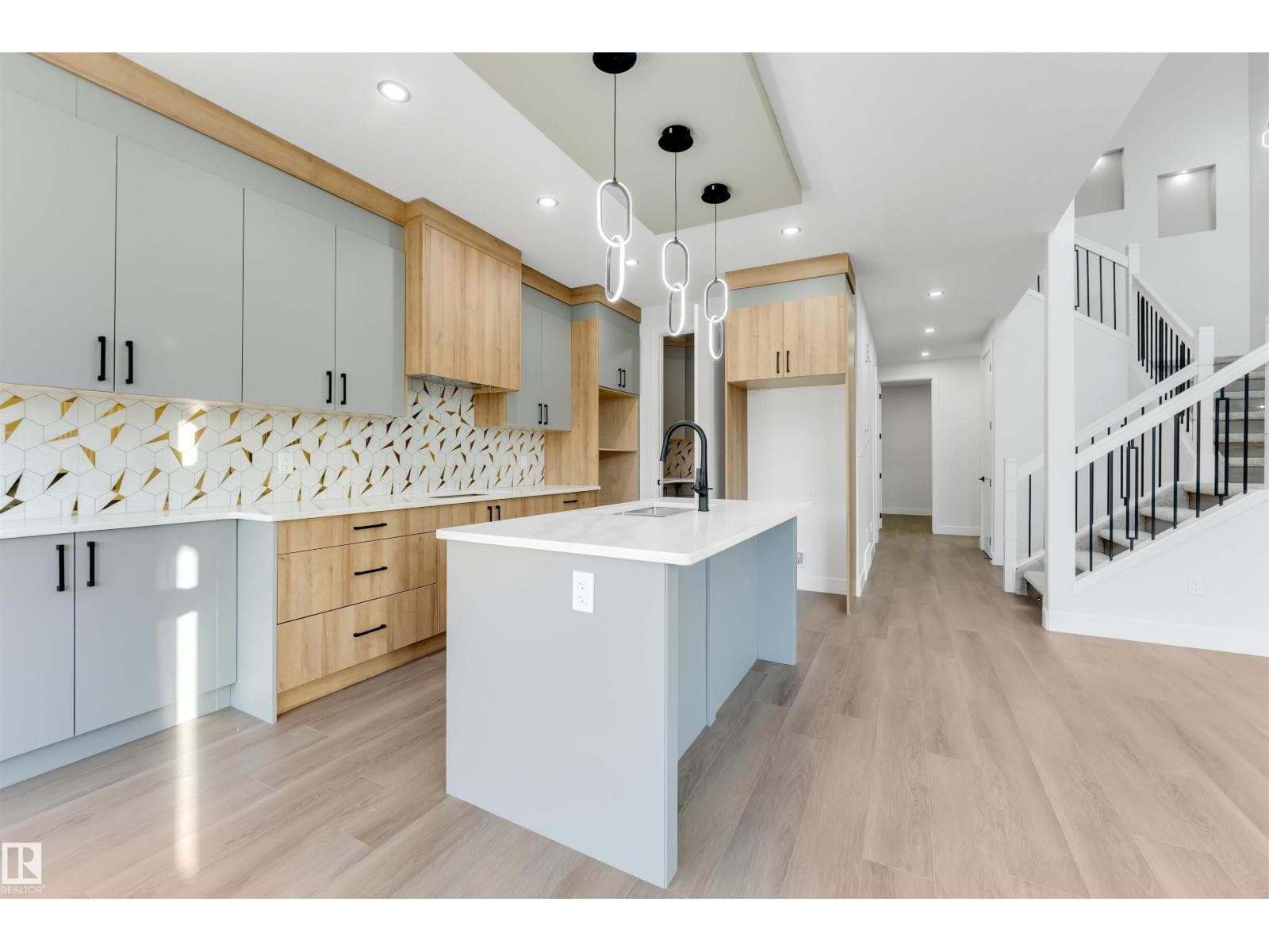 7023 177 AV NW — photo 4