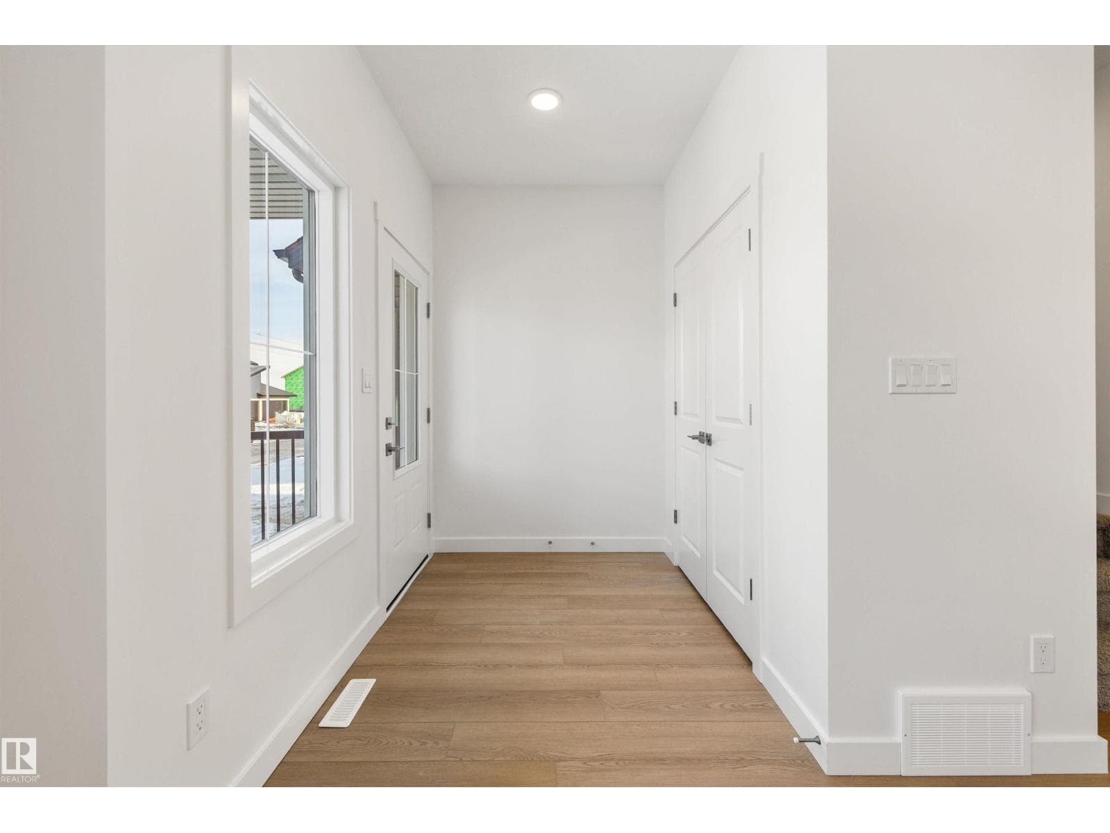 18859 29 AV NW — photo 2