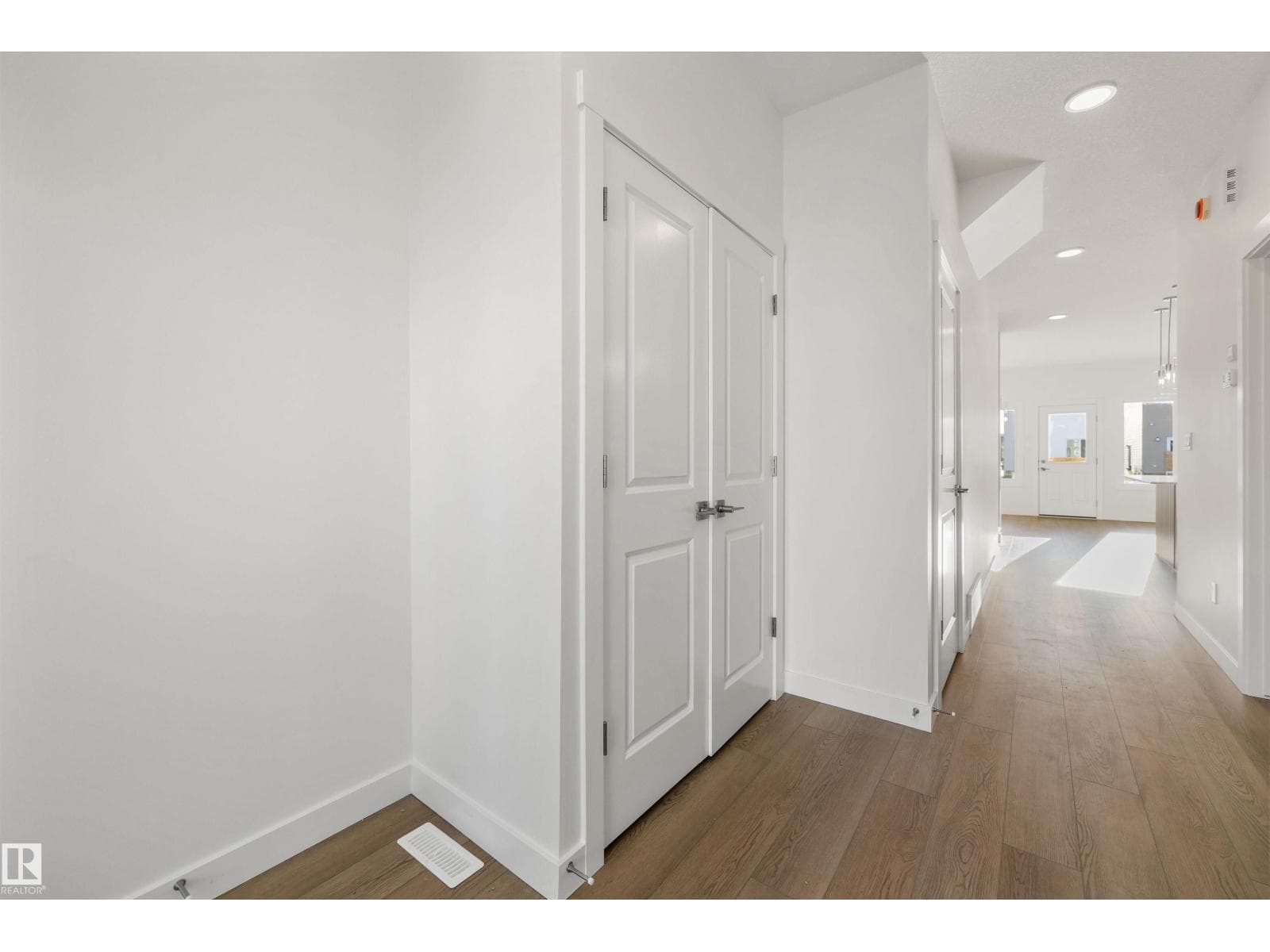 18855 29 AV NW — photo 4