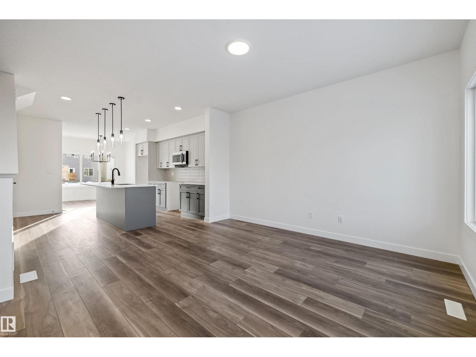 18847 29 AV NW — photo 3