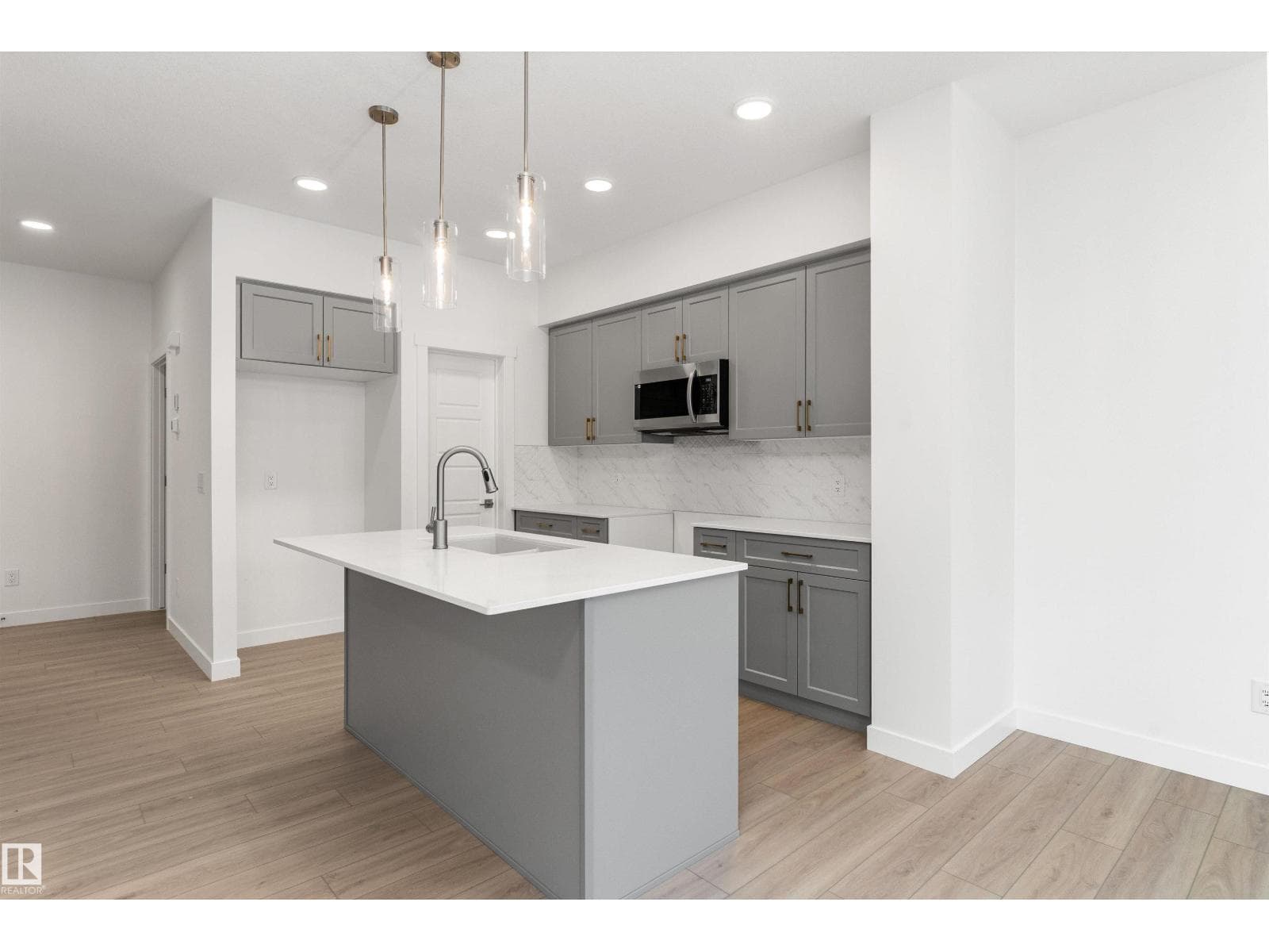 913 19 AV NW — photo 5