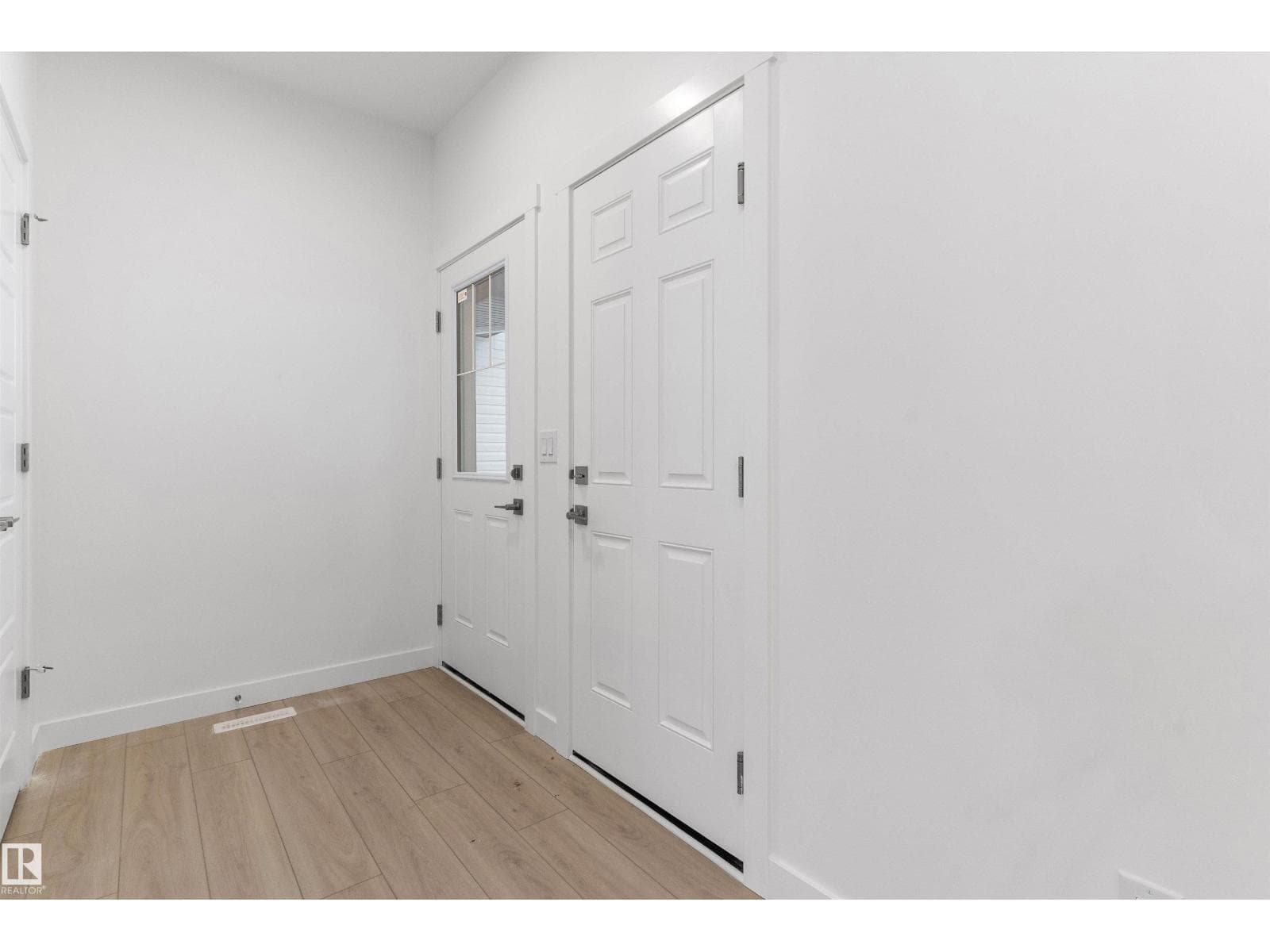 913 19 AV NW — photo 2