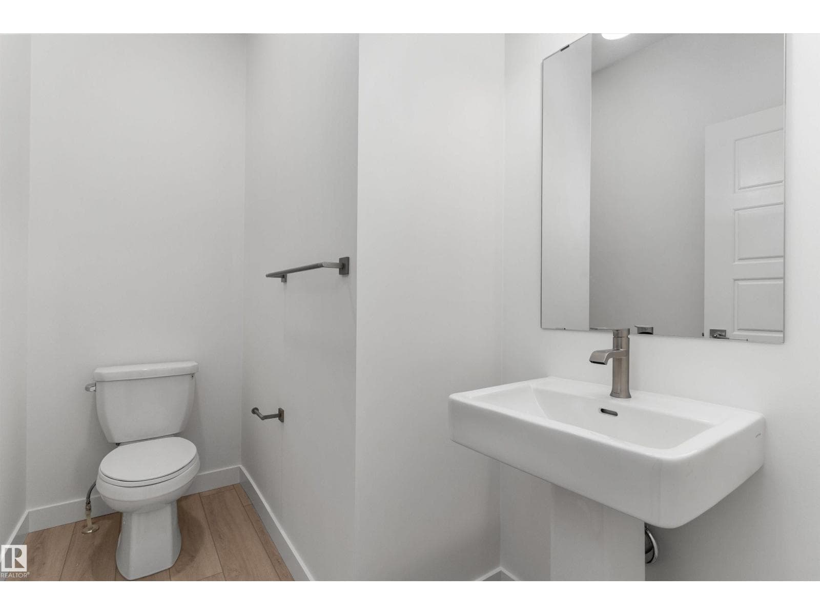 913 19 AV NW — photo 3