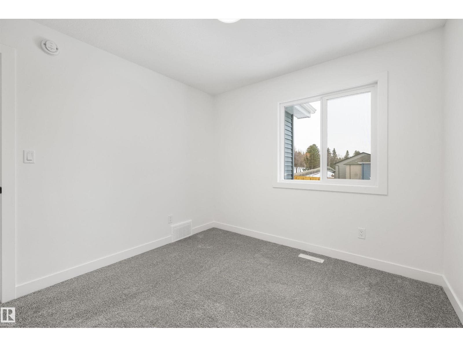 20820 40 AV NW — photo 4
