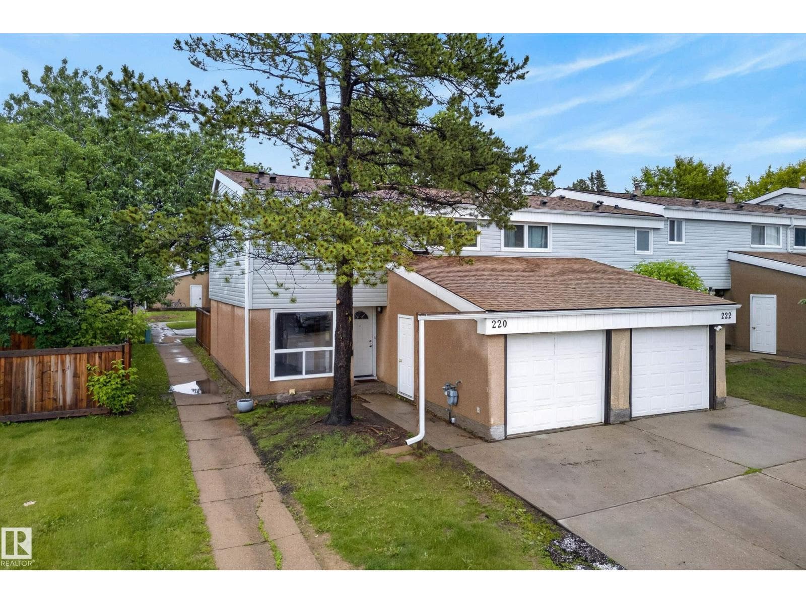220 Grandin Village — photo 2