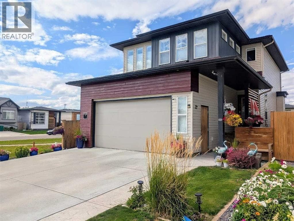 7 Greywolf Road N — photo 3