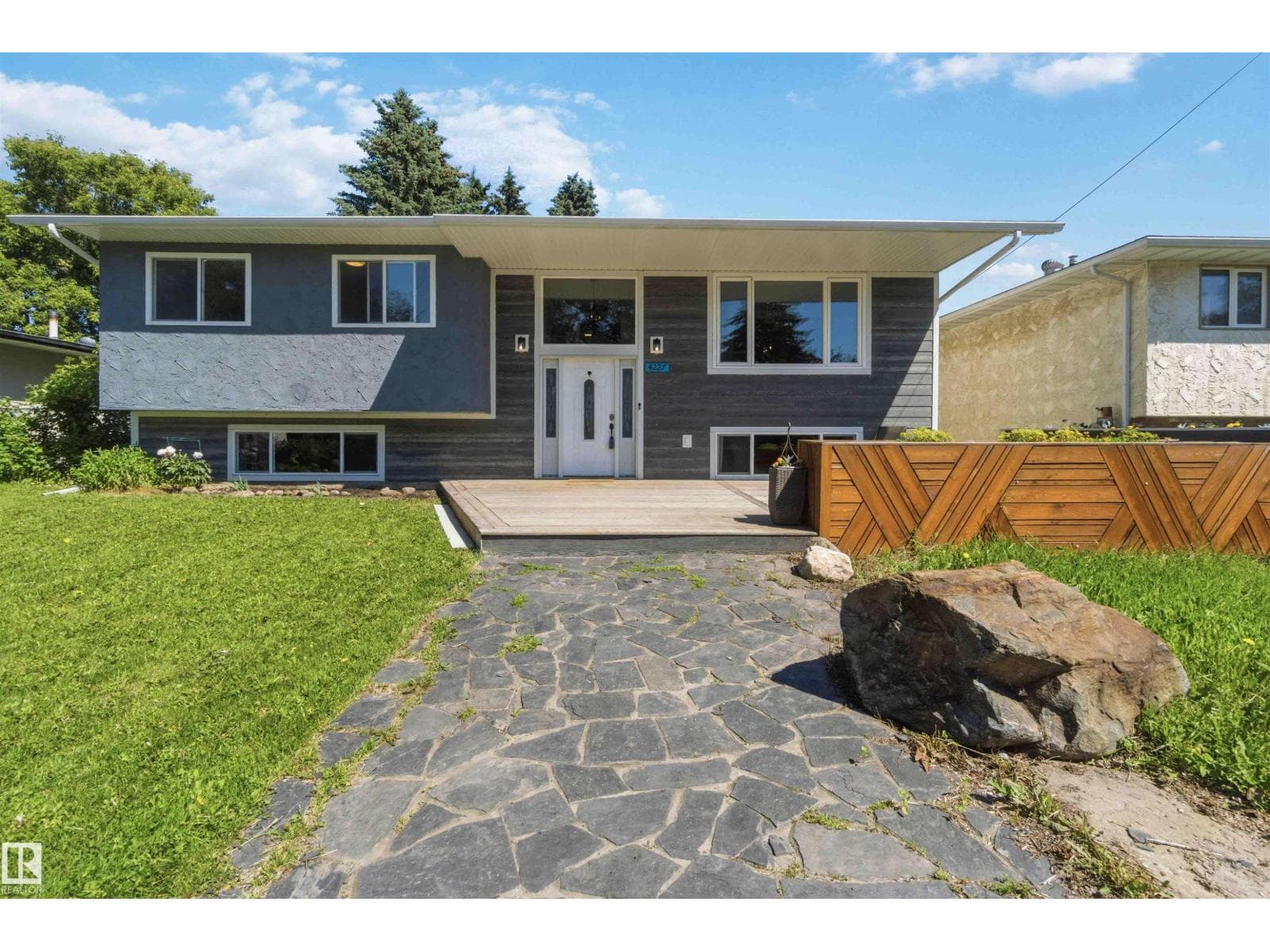 4227 40 AV — photo 4