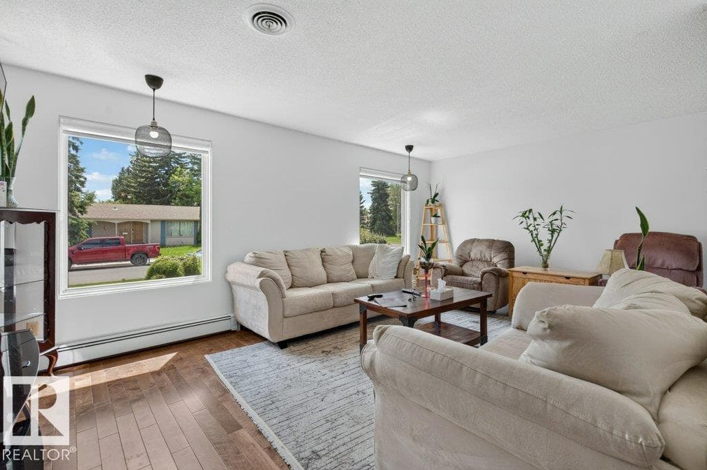 6916 92A AV NW — photo 2