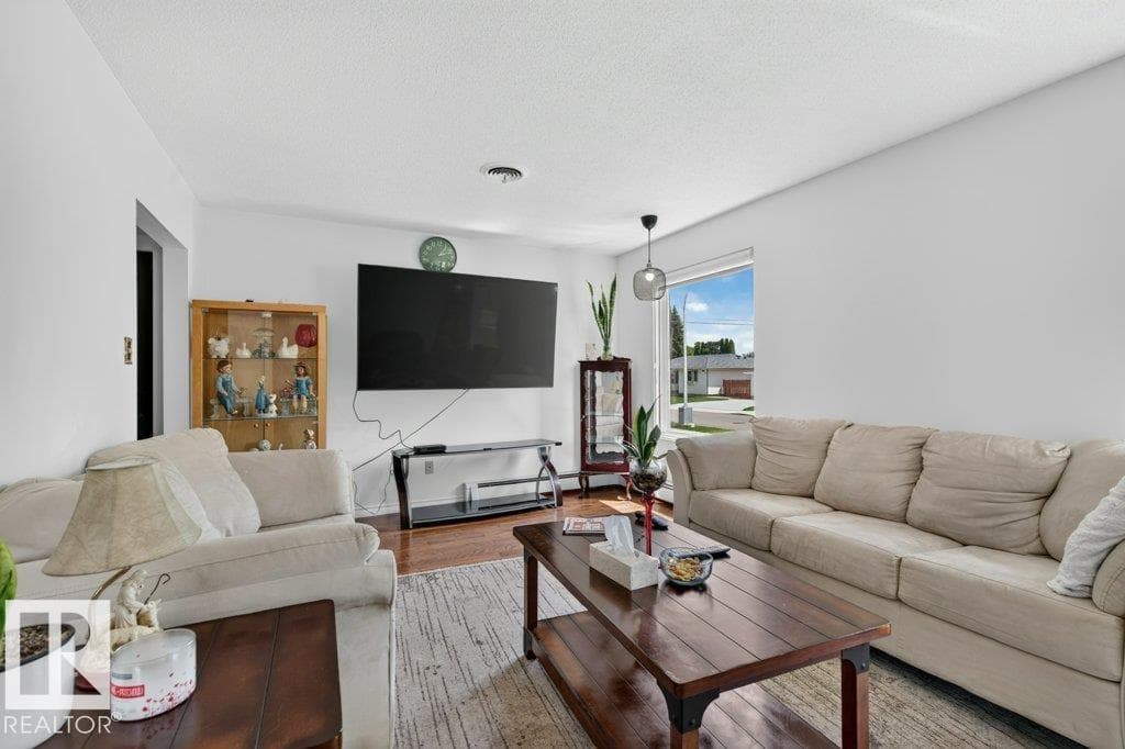 6916 92A AV NW — photo 4