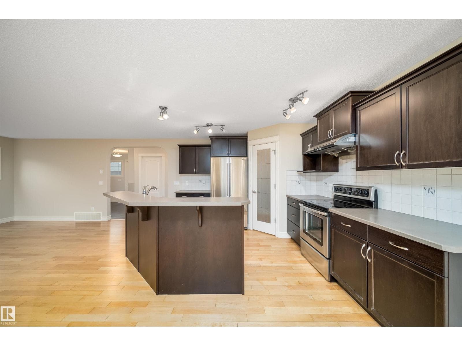 11312 13 AVE SW SW — photo 4