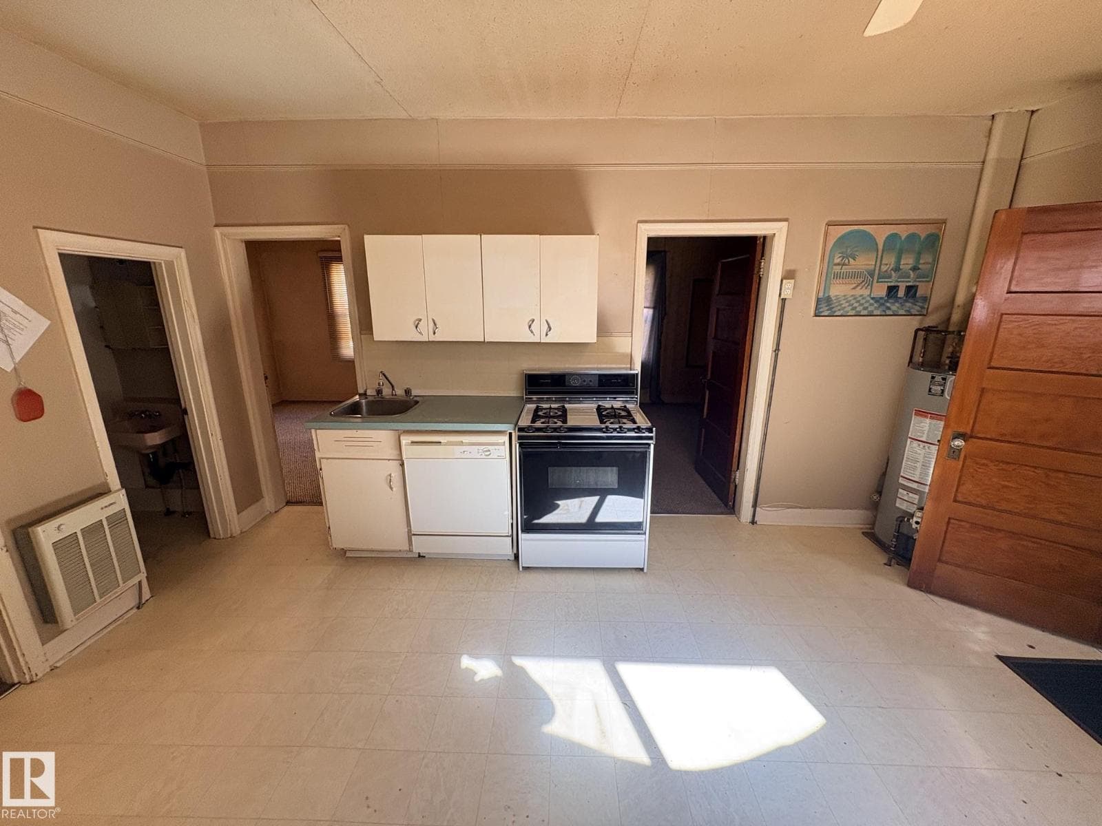 5103 50 AV — photo 4