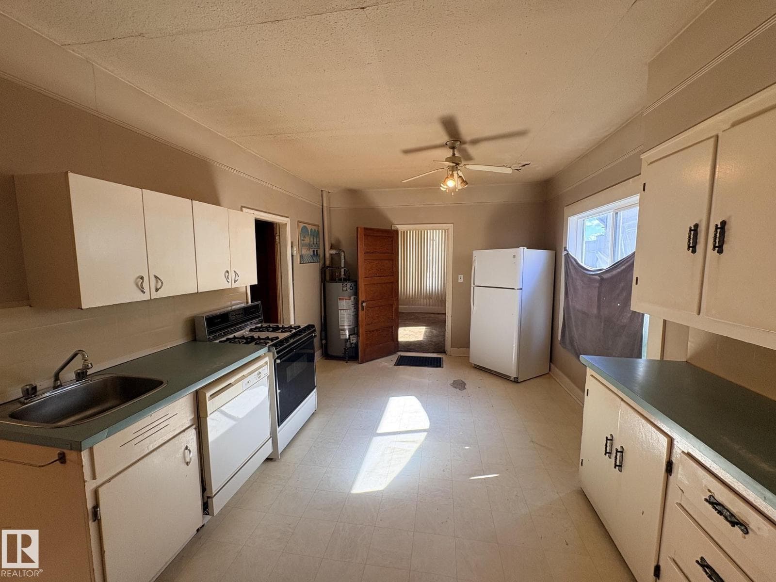 5103 50 AV — photo 5