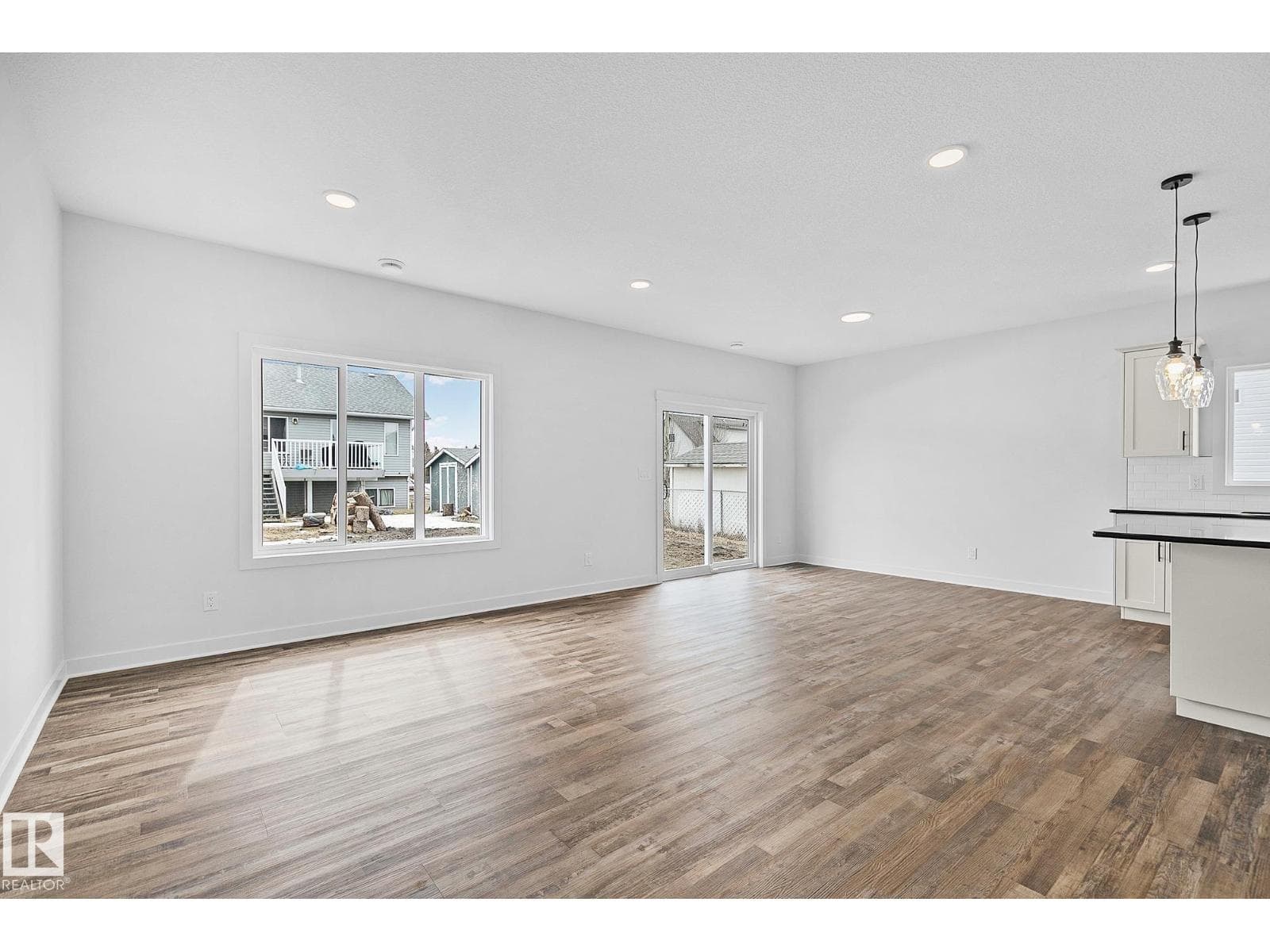 4803 53 AV — photo 2