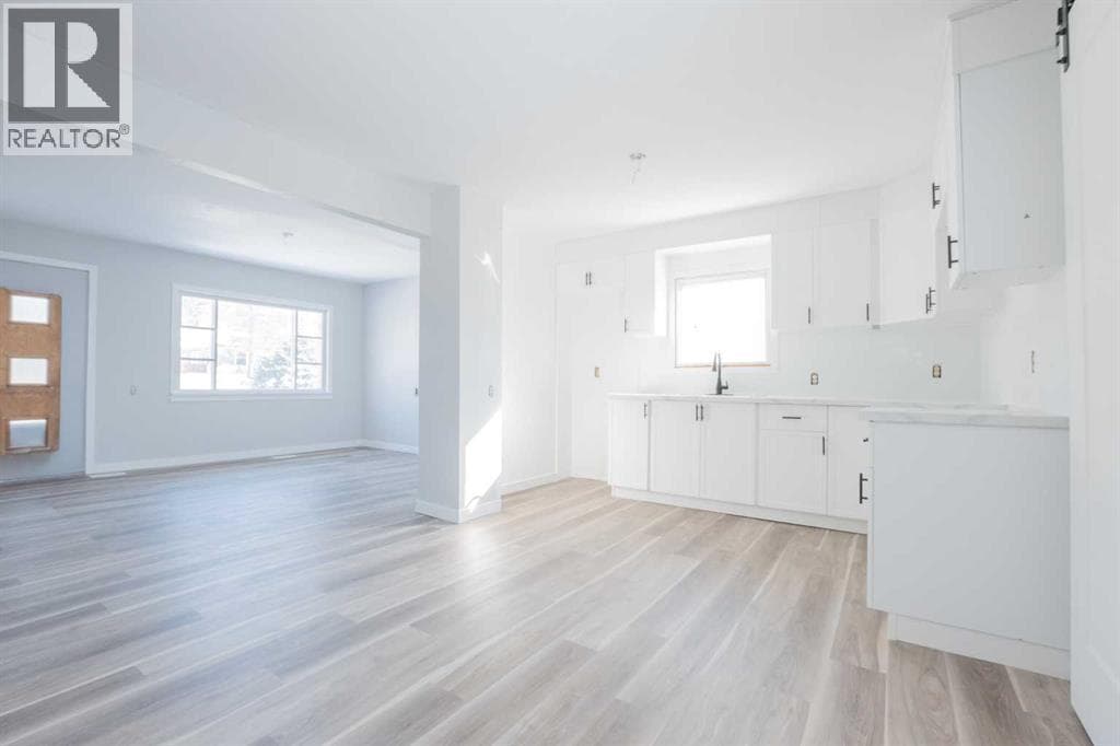 9513 105 Avenue — photo 4