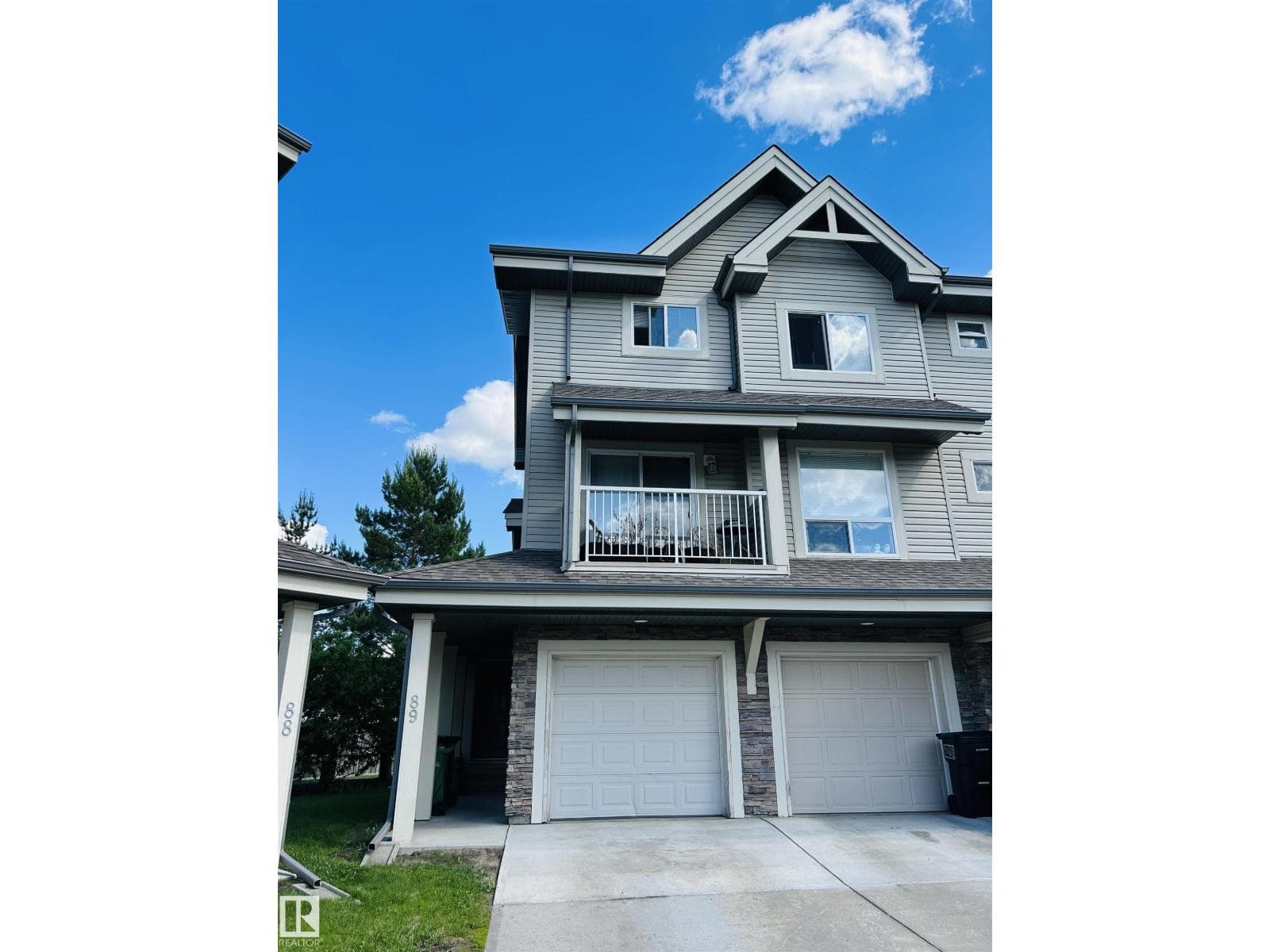 #89 12050 17 AV SW