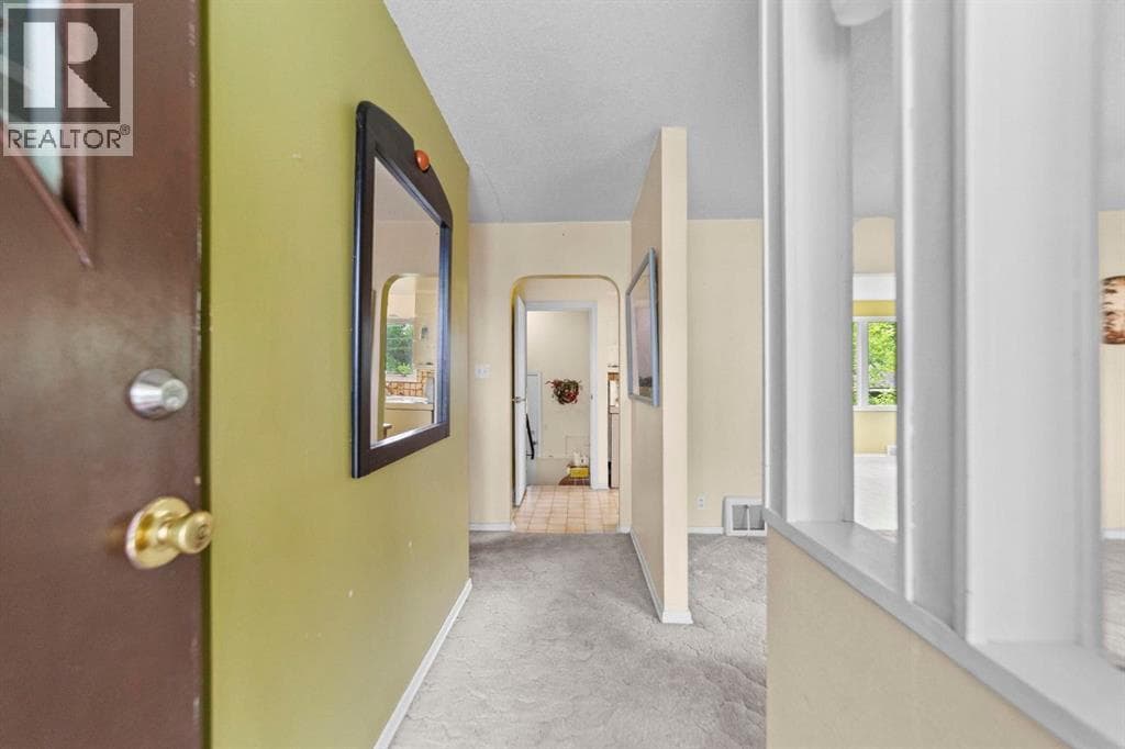 4709 46 Street — photo 3