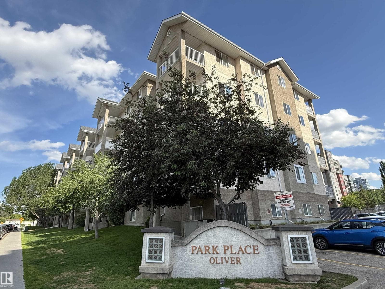 #102 10535 122 ST NW