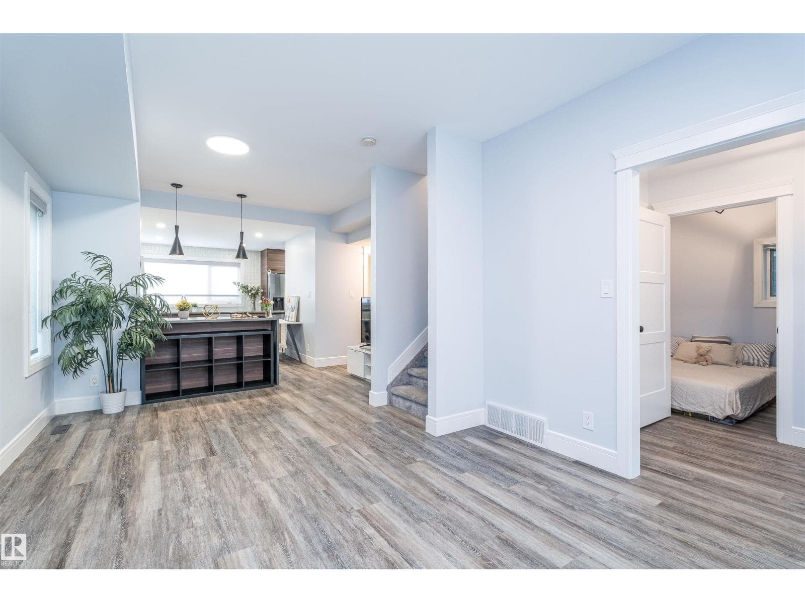 10934 80 AV NW — photo 4
