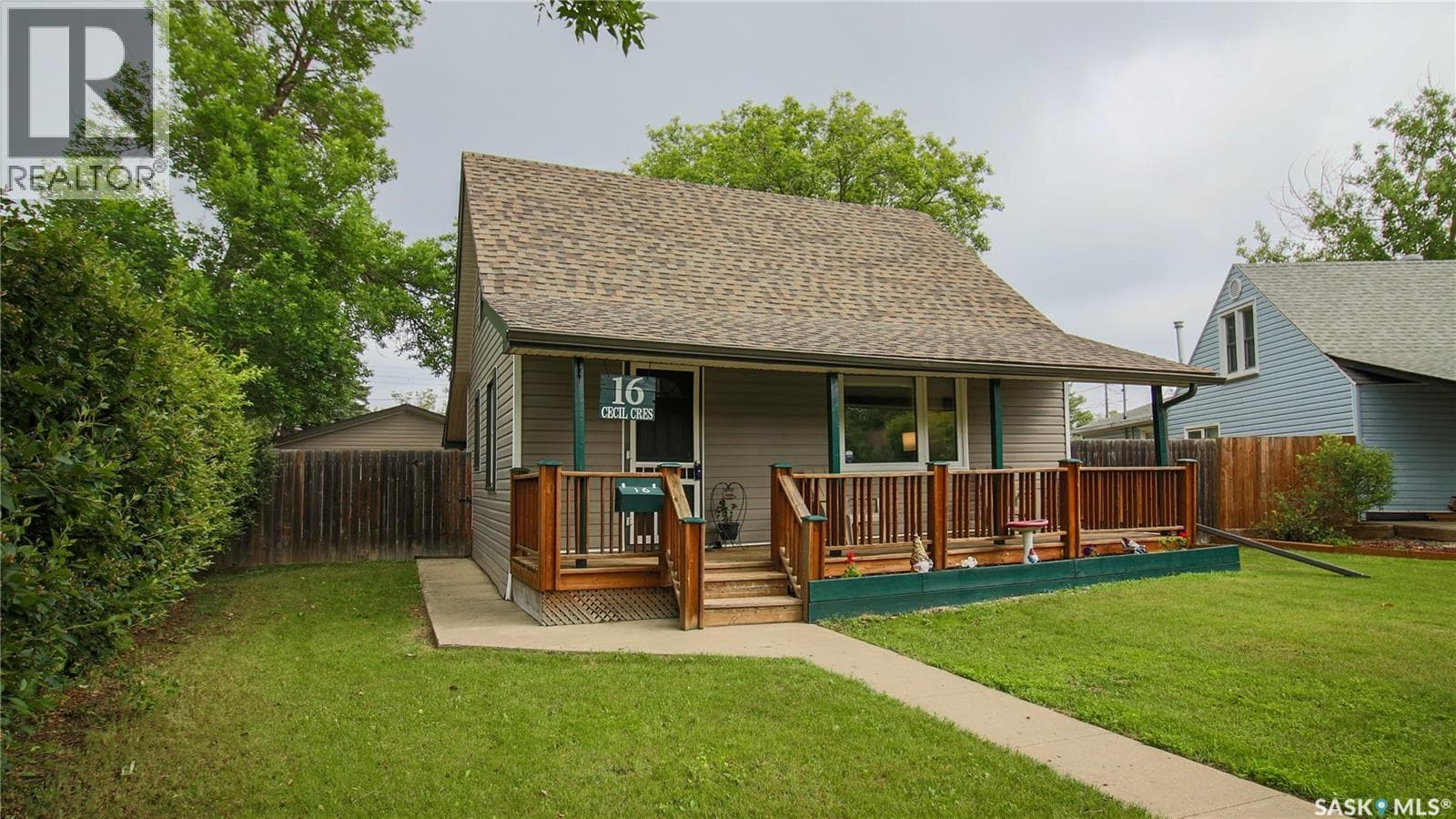 16 CECIL CRESCENT