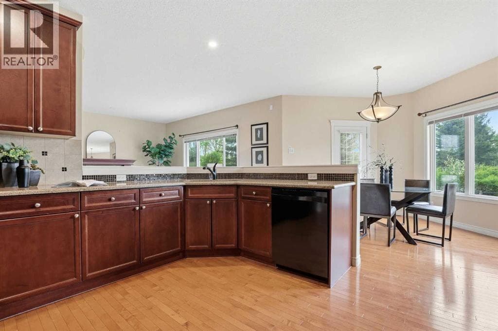 18 Drake Landing Crescent — photo 5