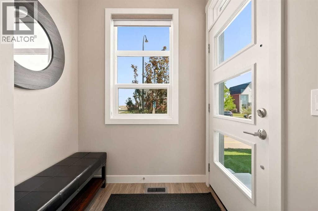 161 Livingston View NE — photo 3