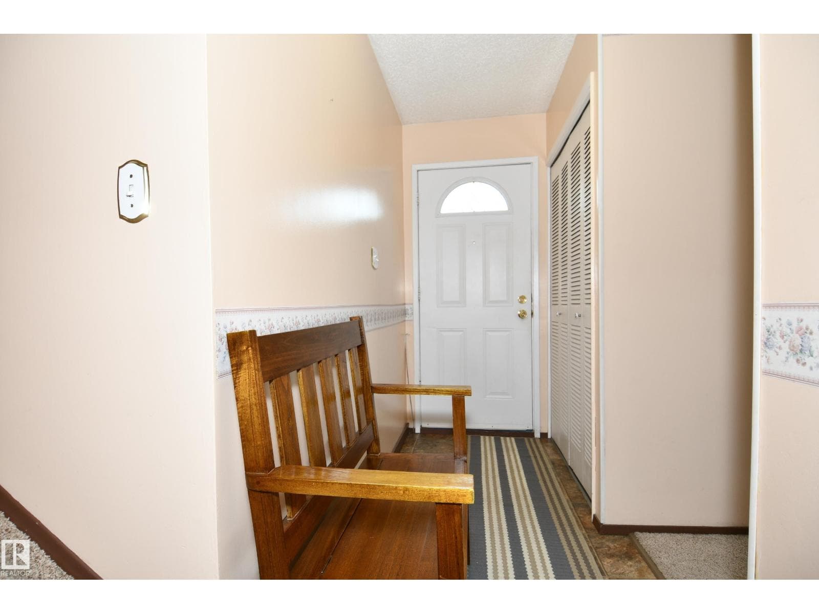 5012 57 AV — photo 5
