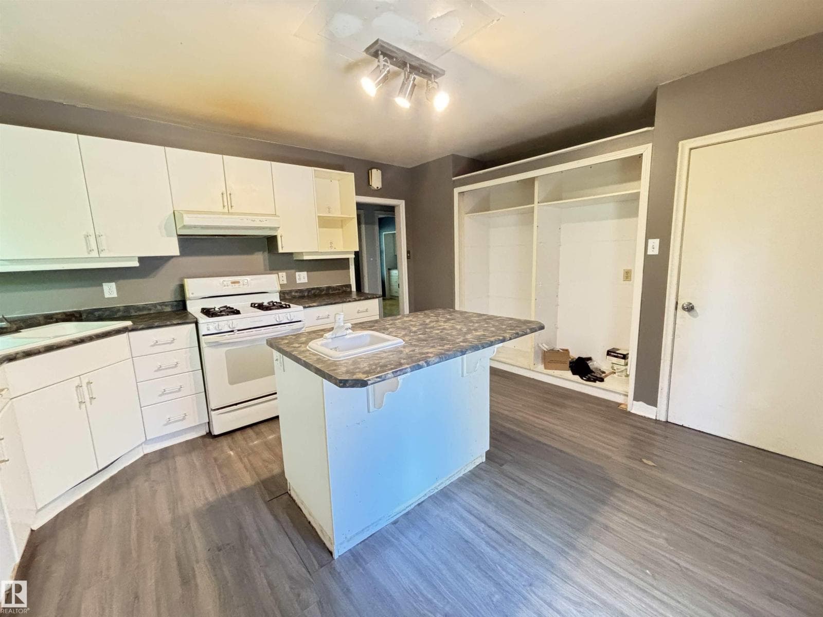 6713 106 ST NW NW — photo 3