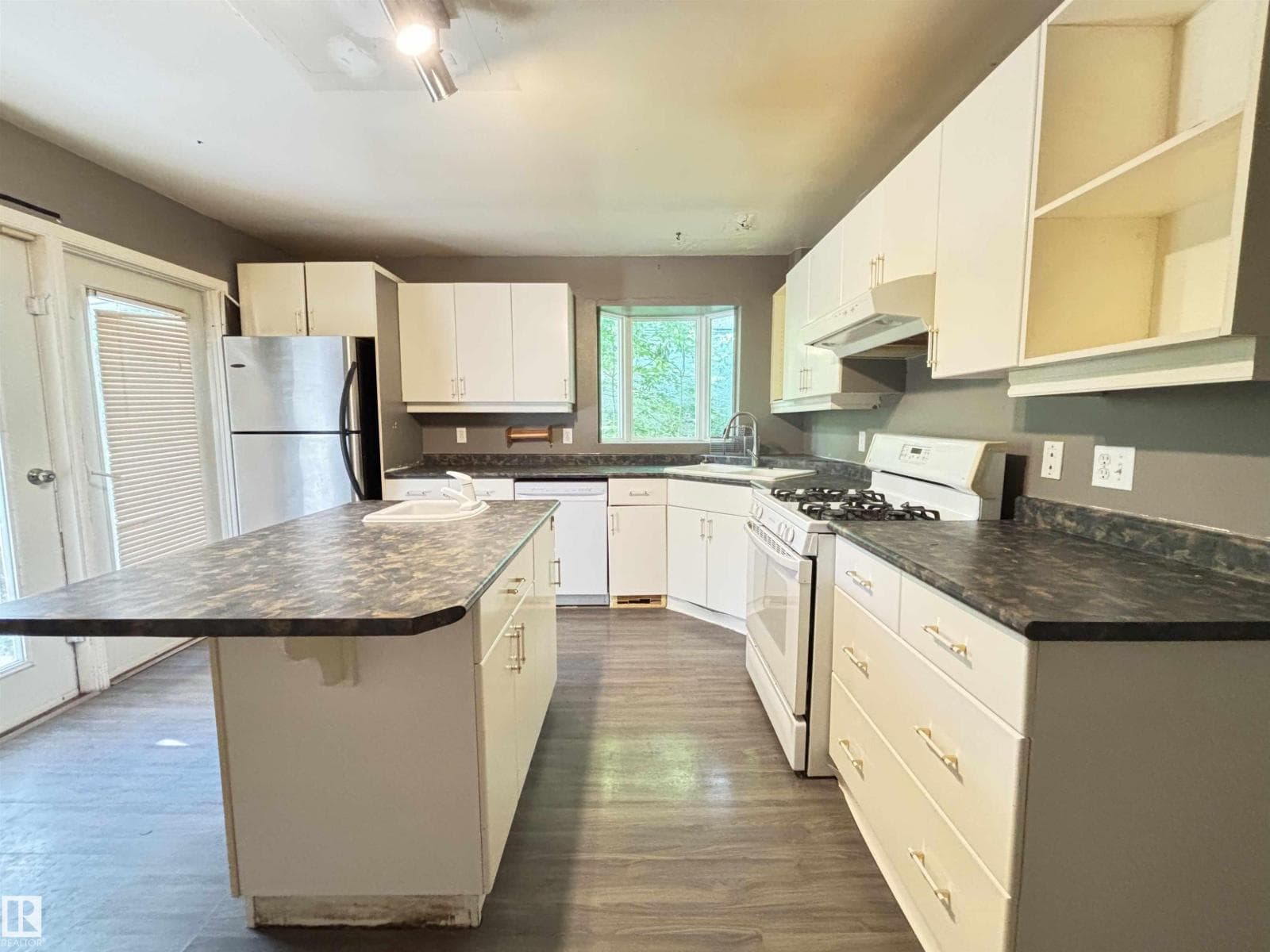 6713 106 ST NW NW — photo 5