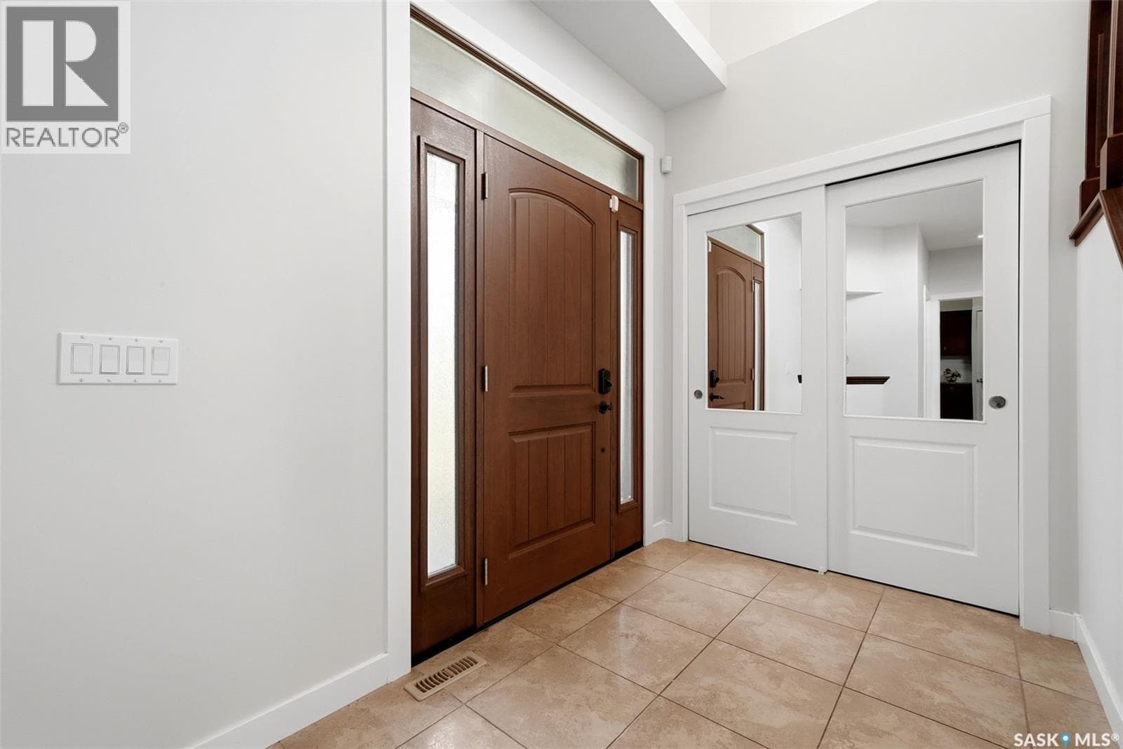 8025 Wascana Gardens CRESCENT — photo 3