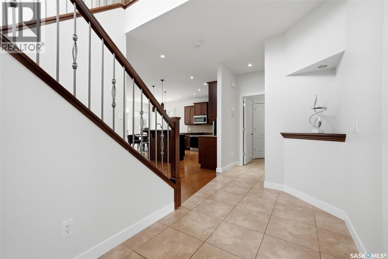 8025 Wascana Gardens CRESCENT — photo 4