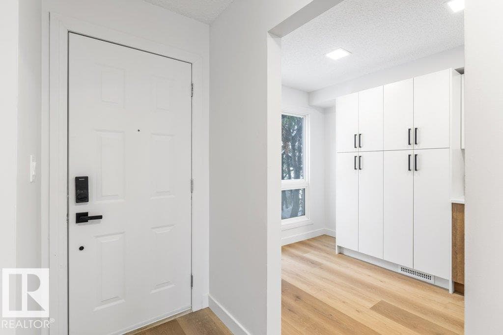 324 Grandin Village — photo 4