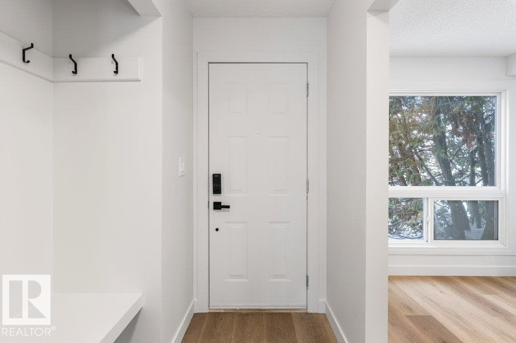 324 Grandin Village — photo 2