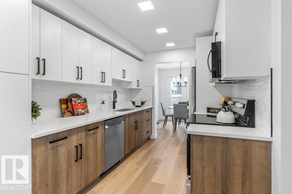 324 Grandin Village