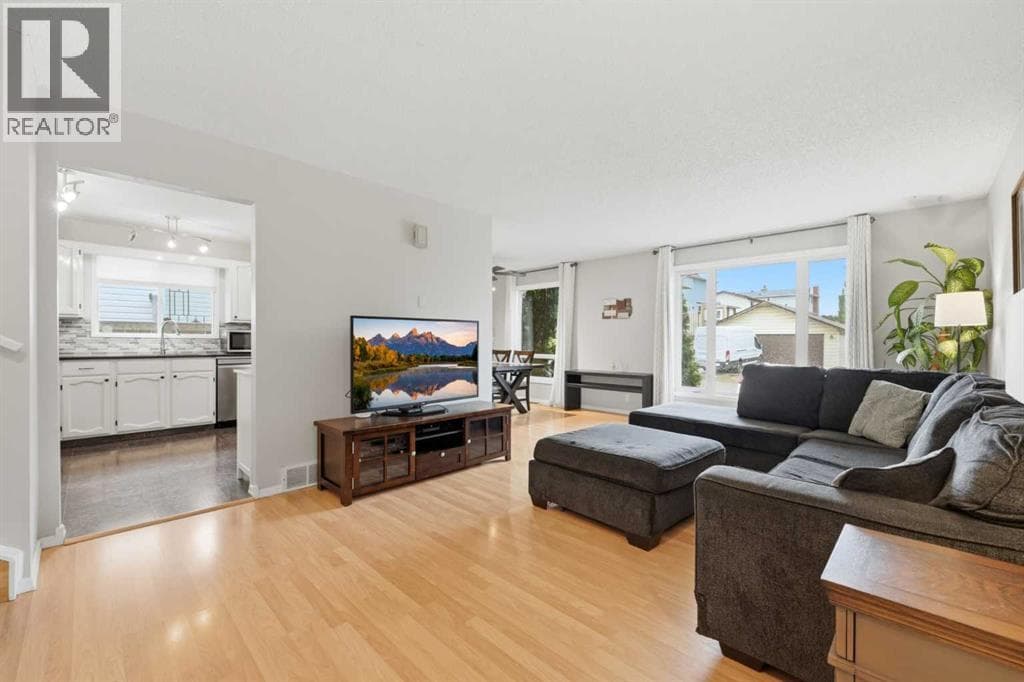 32 Beddington Rise NE — photo 2