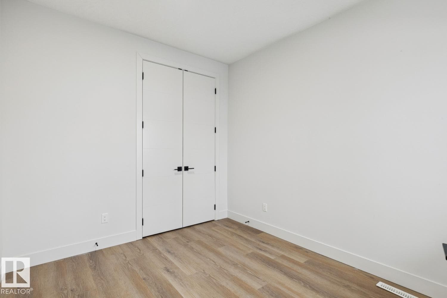 3529 42 AV — photo 4