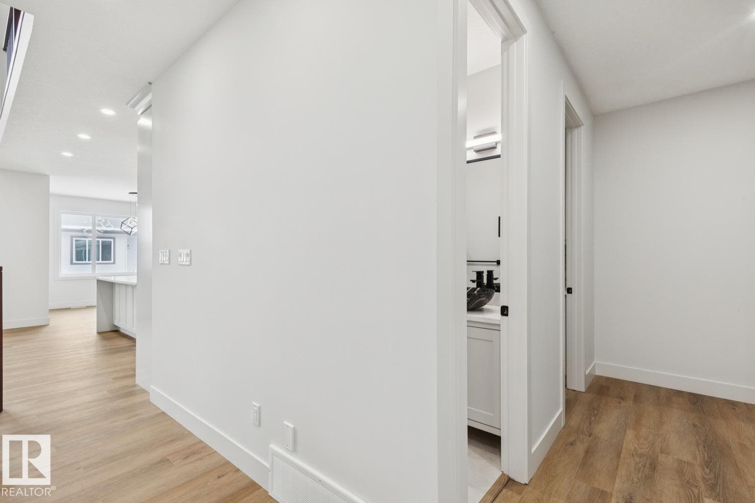 3529 42 AV — photo 5